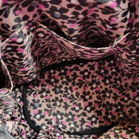 #649 Vera Bradley Black Quilted Tote +Bonus Bunny Sparkly Bag Charm - Picture 7 of 14